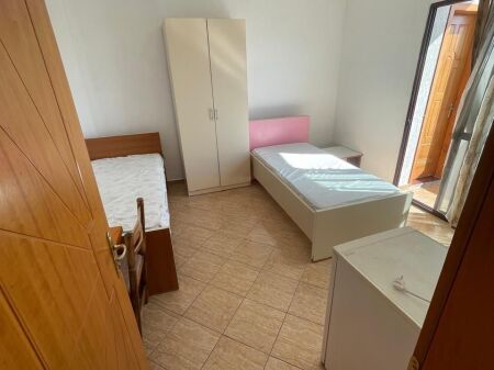 GARSIONERE 17000 LEKE.VILAT GJERMANE