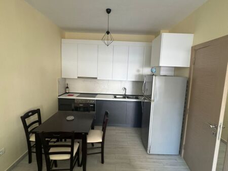 super apartament me qira tek Tregu Elektrik
