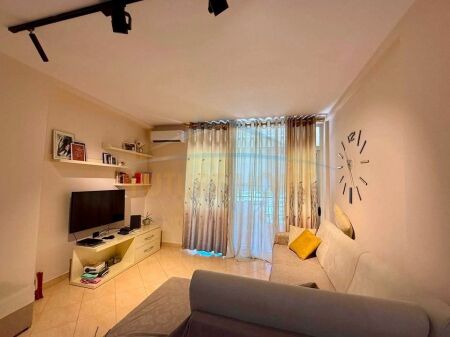 Shitet Apartament 1+1 + Post Parkimi | Unaza e Re, Tiranë