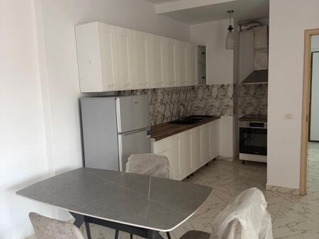 Jepet me qira 1+1 GLOBE PERBALLE DELIJORGJIT 500 mije leke