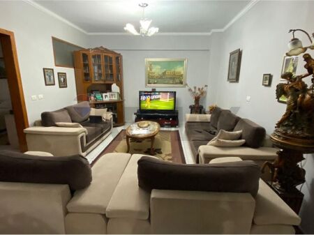 Ofrohet per qira apartament 2+1 ne rrugen Dritan Hoxha.