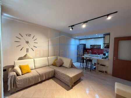 Shitet Apartament 1+1 me Post Parkimi në Unazën e Re, Rruga Luigj Benusi, Tiranë