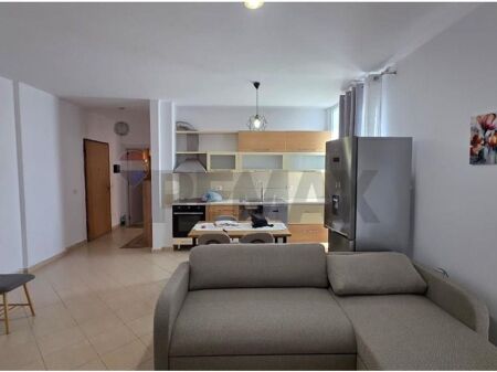 Appartamento 1+1 in affitto a Komuna e Parisit!