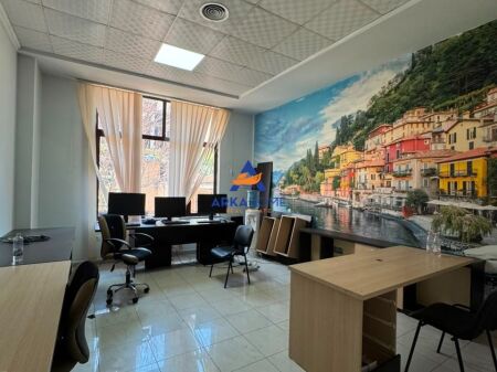 JEPET ZYRE ME QERA 214M2 "BLLOK" 4700 EURO