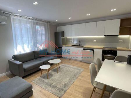 Apartament 1+1 me qira tek Shkolla e Kuqe Tirane