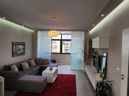 JEPET APARTAMENT ME QERA 1+1, RRUGA E KAVAJES