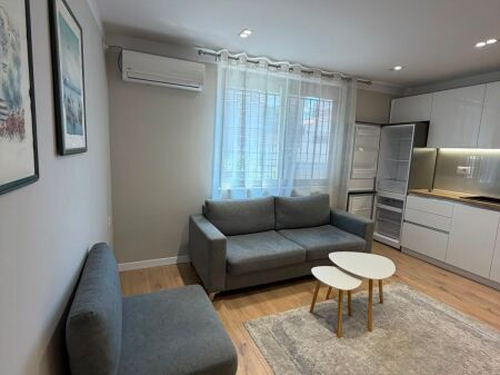 Qera | Apartament 1 + 1 | Shkolla 9-vjeçare \”E Kuqe\” | 600 €/muaj