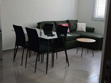 Apartament 1+1 per qera Kika 3 komuna e parisit !