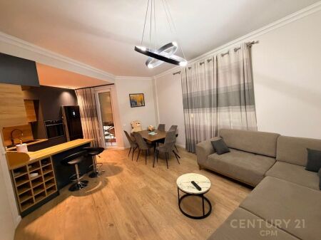 VENDIAMO APPARTAMENTO 2+1+2 VICINO A KODRA DIELLIT 2 ! 230,000 €