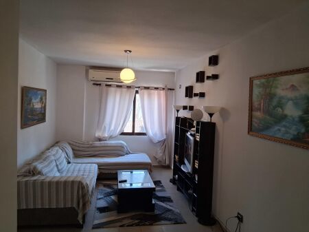 Ne zonen e Myslym Shyrit,jepet me qera apartament 2+1,i mobiluar  720Euro   