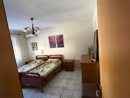 Appartamento 1+1, Scuola Unita!