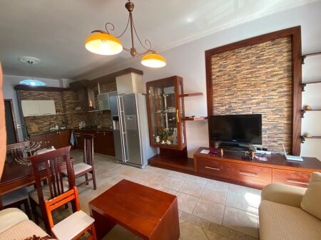 Qera, Apartament 1+1, Ruga e Barrikadave, Tiranë. 530 €