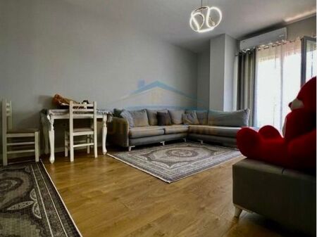 Shitet Apartament 2+1 + Post Parkimi | Rruga e Dibrës, Tiranë