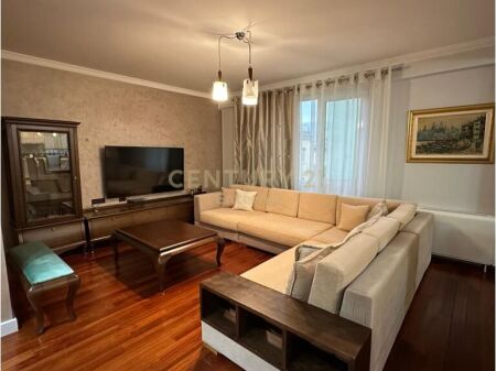 Apartament 3+1 per qira tek Rruga Sami Frasheri