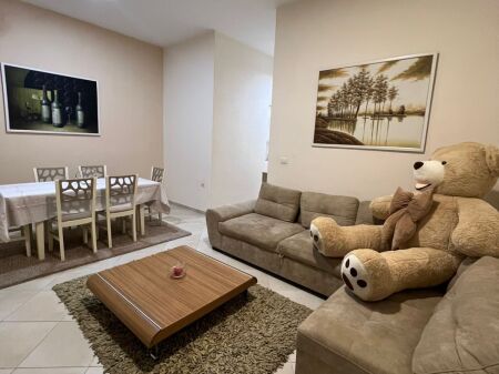 Apartament me qira 1+1 në Fresk!