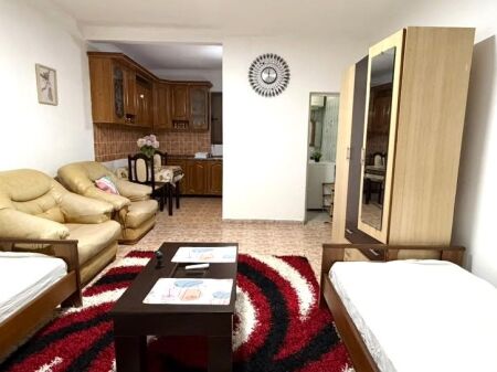Jepet me Qera Garsoniere tek Rruga 5 Maji,  320 MIJE LEKE