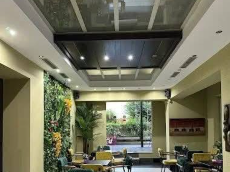 BUSINESS PREMISES FOR SALE – BAR/COFFEE SHOP IN ONE OF THE MOST FREQUENTED AREAS OF TIRANA