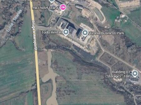 Toke ne shitje ne Rrugen e Aeroportit te Rinasit ne Tirane (ID 4191124)