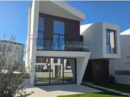 Shitet Apartament 2+1 tekLiqeni i Farkës