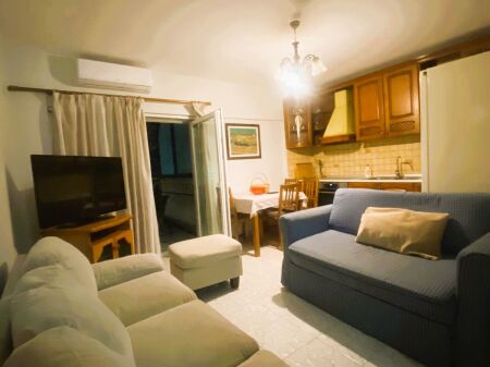 🏢Selvia,prane Spar,jepet me qera, apartament 2+1,i mobiluar 55,000 Leke