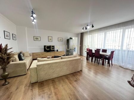 Apartament 1+1 per qira, modern dhe i mobiluar në qendër të Tiranës. 800 € /Muaj
