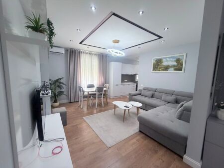 Affittasi Appartamento 2+1+1 Balcone SCUOLA NAIM FRASHERI