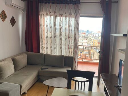 Xhamllik, jepet me qira apartament 1+1! 50.000 Leke