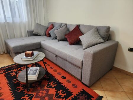 Pak minuta larg Shkolles se Mesme “Partizani jepet me qera apartament 1+1,i mobiluar.45,000Leke