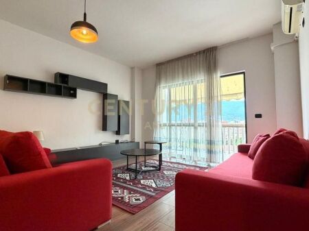 Apartament 1+1 per qira prane Liceut Artistik