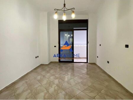 JEPET ME QIRA AMBIENT PËR ZYRA 95M2 "KOMPLEKSI PANORAMA" 850 EURO