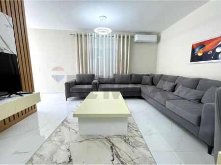 Apartament 2+1 + parkim ,tek Prokuroria e Tiranes