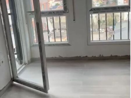  Jepet me Qera Apartament 1+1 tek Rruga 5 Maji, 400 MIJE LEKE