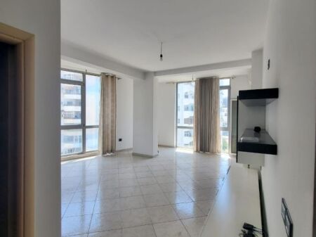 Jepet Apartament 2+1+2 Vetem per zyra me qira tek Kompleksi Kika 2 , Komuna e Parisit .