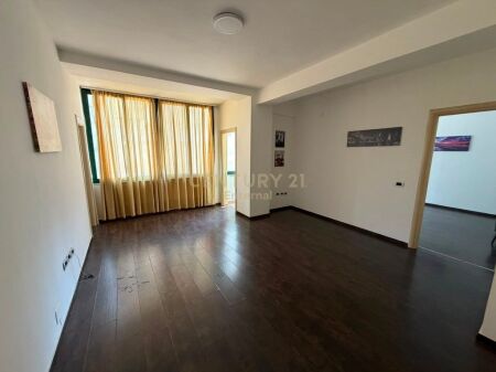 Apartament 1+1 per shitje ne zonen e Bllokut