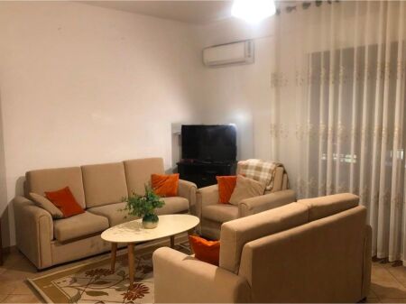 🔑 Jepet me Qira Apartament 1+1 tek Komuna e Parisit! 🏢✨