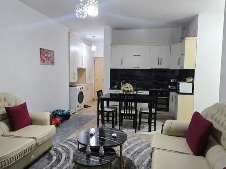 Apartament 1+1 për Shitje – Shkëmbi i Kavajës, pranë Coloseut