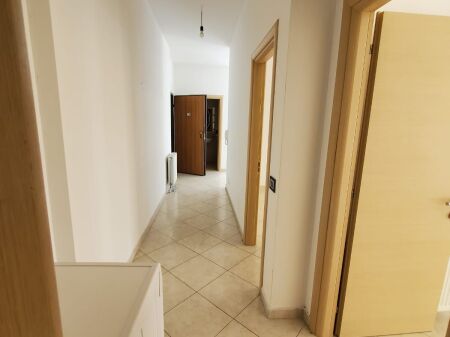 Shitet Apartament 2+1 tek kika 2 Komuna e Parisit !