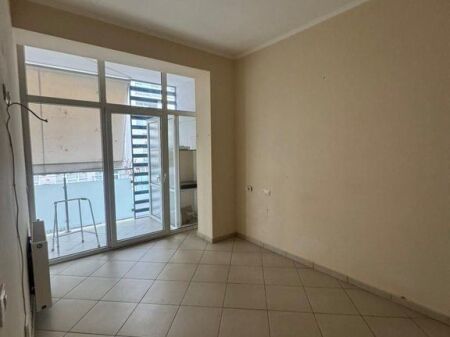 Apartament 1+1 per shitje te Kika 2, Komuna e Parisit