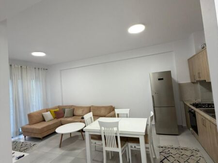 Jepet me qera apartament 2+1 tek kompleksi Golden/ perballe American 3  