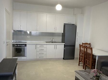 Qera | Apartament 2 + 1 | Rruga e Kavajës | 650 €/muaj