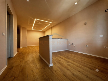 Shitet , Apartament 2+1, Ish Tregu Elektrik , Tirane .