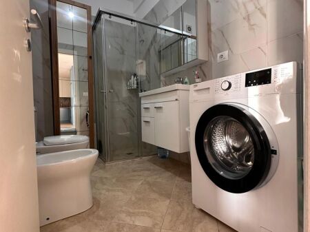 🏡 SHITET APARTAMENT 2+1 – LURA 3, GJIRI I LALZIT 🌊✨📜 Me hipotekë