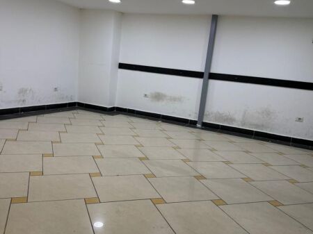 🏢 Jepet me qira Duplex për biznes  📍 Rruga Barrikadave💰 60.000 Lekë/muaj