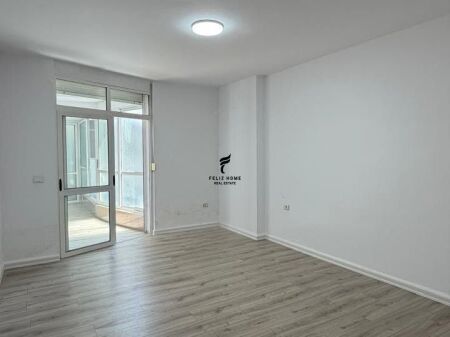 UFFICIO IN AFFITTO 130M2 EX ESPOSIZIONE 80.000 LEKE FH-82434